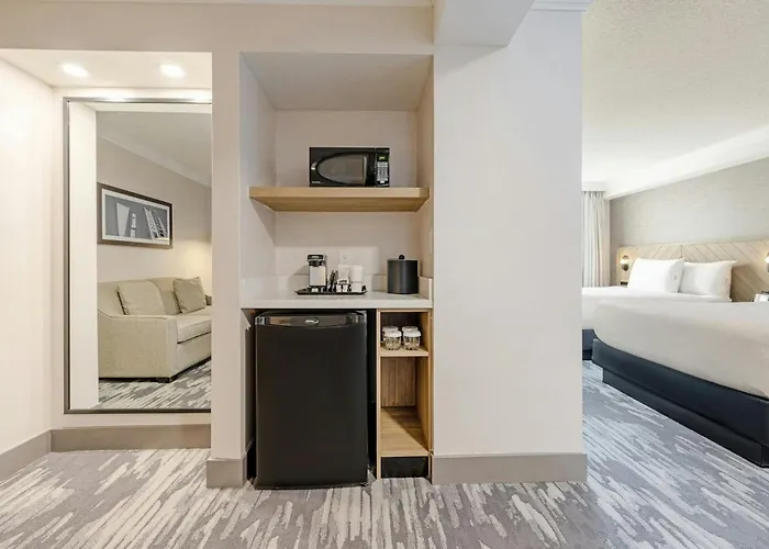 Sandman Signature Mississauga Hotel