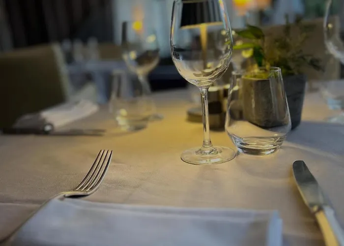Logis - Hotel Du Nord Et Restaurant La Table D'Elisa