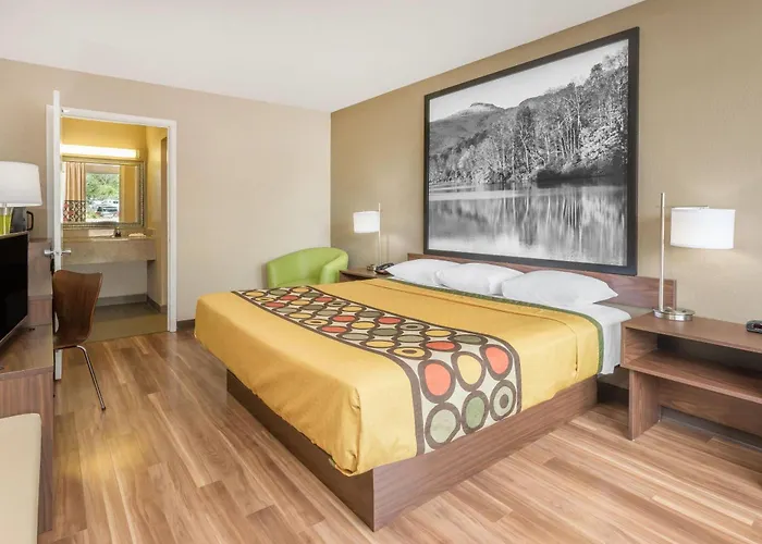 Super 8 By Wyndham Asheville Airport