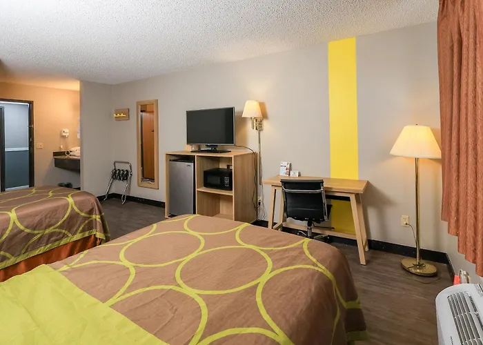 Super 8 By Wyndham Smithville Kansas City