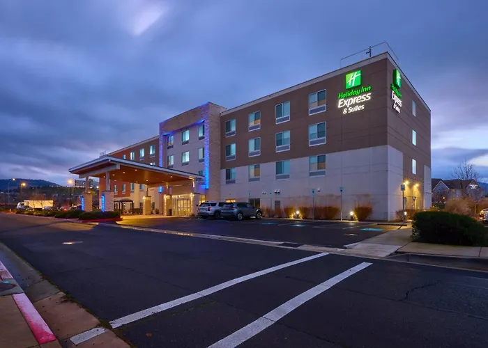 Holiday Inn Express & Suites - Medford By Ihg