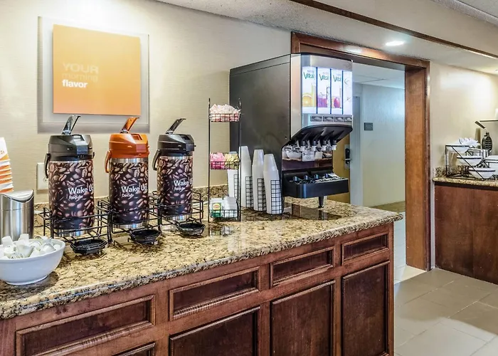 Comfort Inn & Suites West Springfield