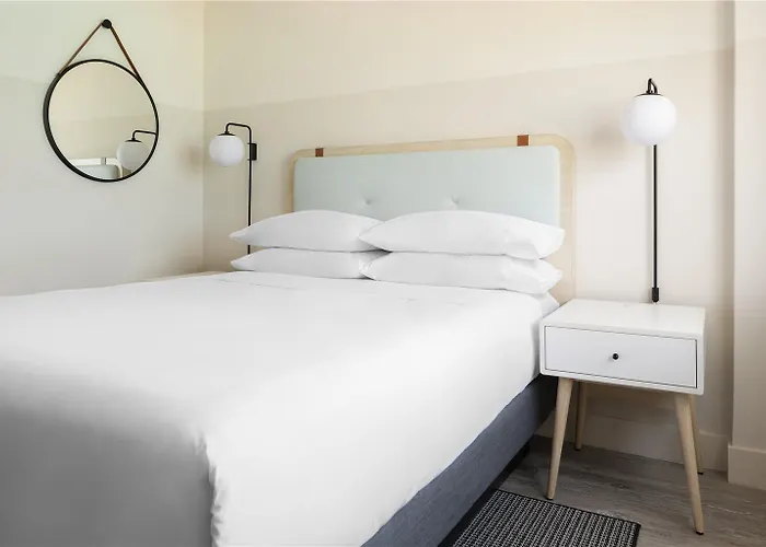 Comfort Suites Seven Mile Beach