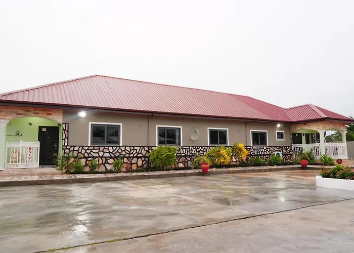 Madora Lodge