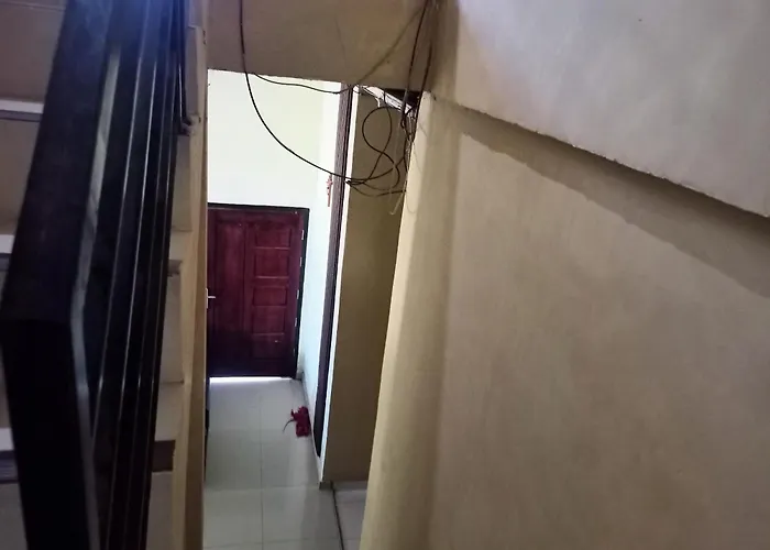 Oyo 93073 Penginapan 69
