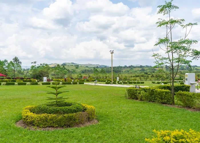 Bwizi Resort And Gardens
