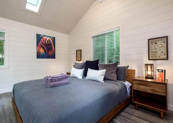 Couples Glamping Cabin-Lazy Bear At Valley Bear Farms Resort