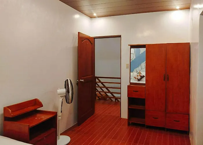 Reddoorz At Balai Malinawon Siargao