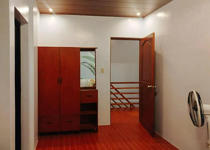 Reddoorz At Balai Malinawon Siargao