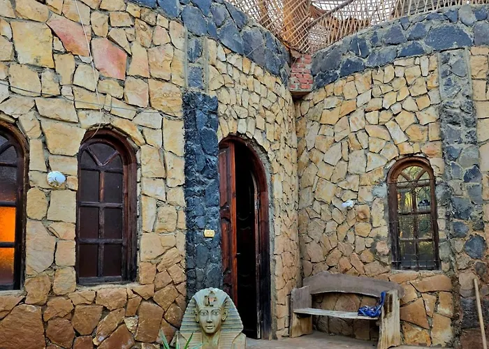 Old Oasis Hotel For Safari Trips