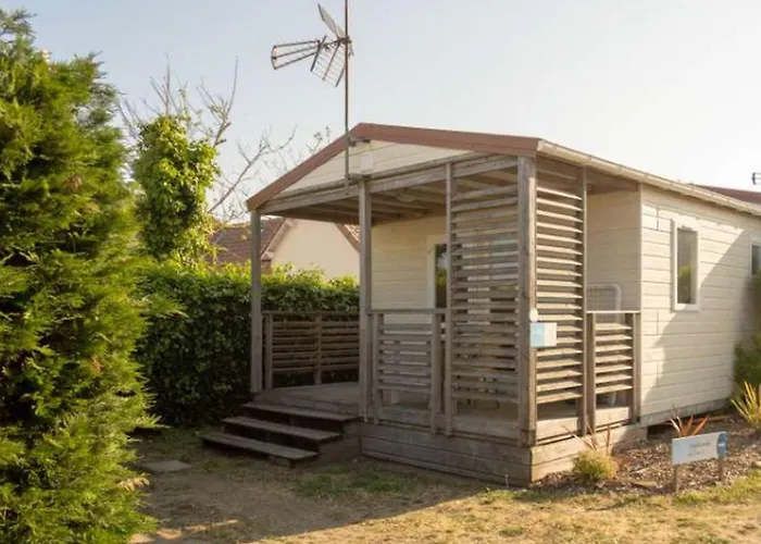 Chalet Avec Terrasse - Cuisine Equipee - Api-1-52-1425