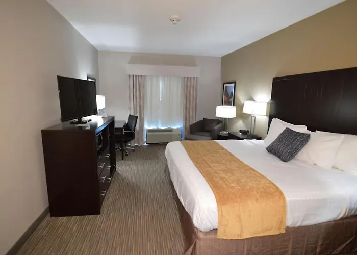 New Roads River Hotel