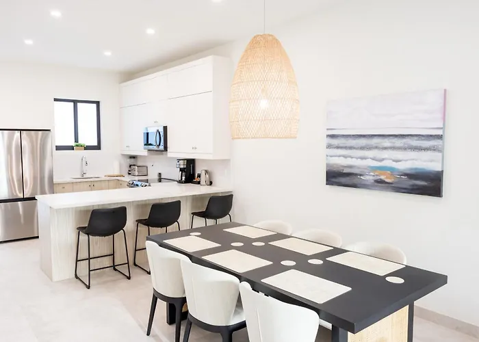 Seascape Townhomes On Gracebay
