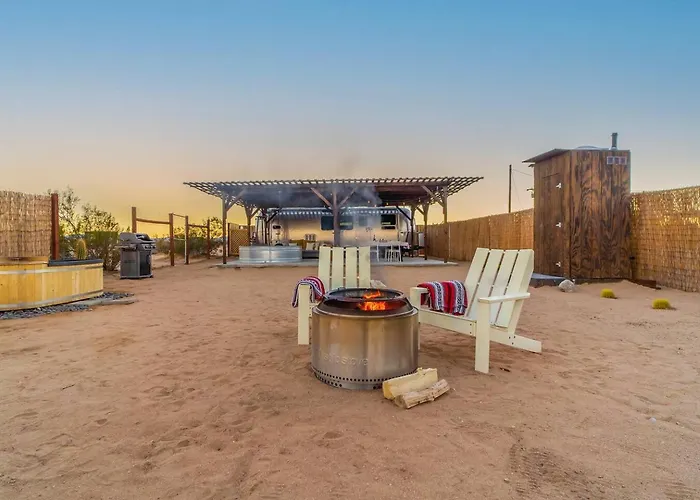 Airstream Desert Stay | Hot Tub, Views, Stargazing