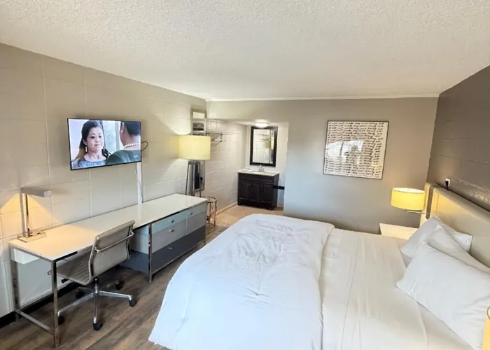 Deluxe Inn