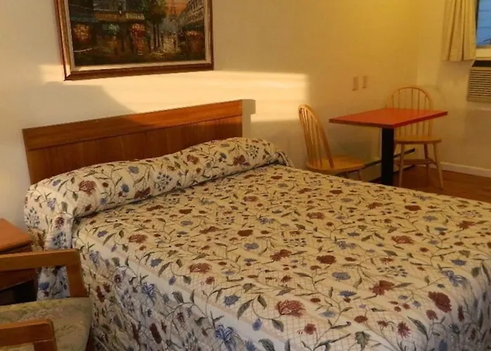 Twin Oaks Motel
