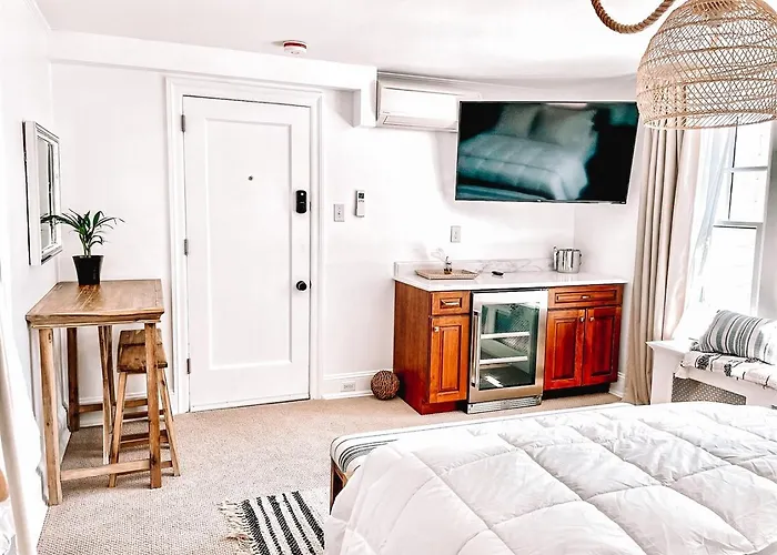 Buttonwood Hotel 1 - Boutique Accommodations