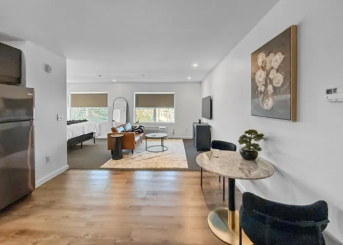 Daniella'S Suites