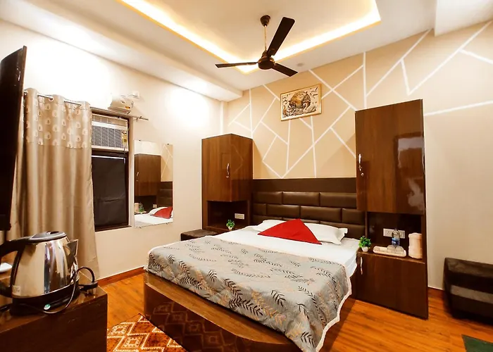 Hotel Land Royal Stays - Premium Rooms In Budget
