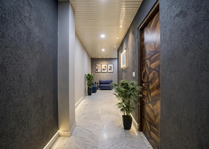 Hotel The Velvet Crest Zirakpur
