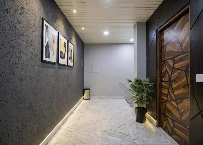 Hotel The Velvet Crest Zirakpur