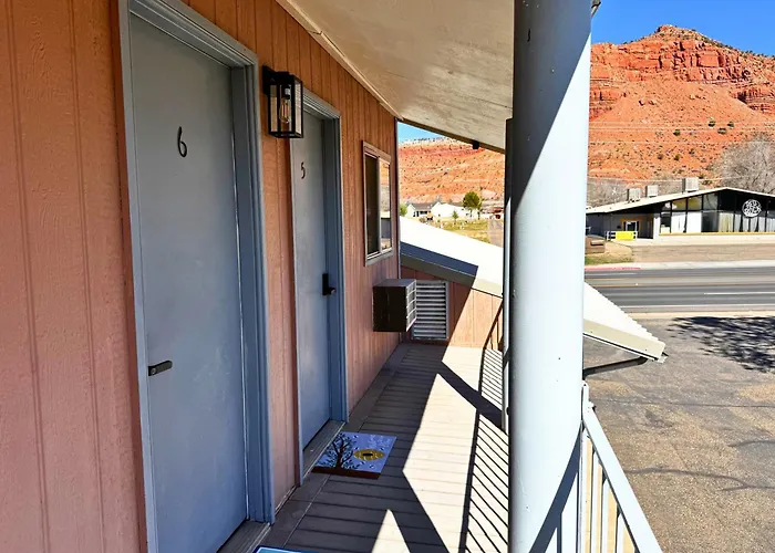 Travelers Motel