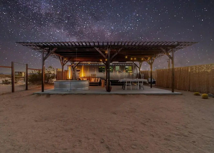 Airstream Desert Stay | Hot Tub, Views, Stargazing