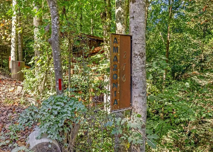 Amazonia- Pet Friendly, Firepit, Outdoor Shower