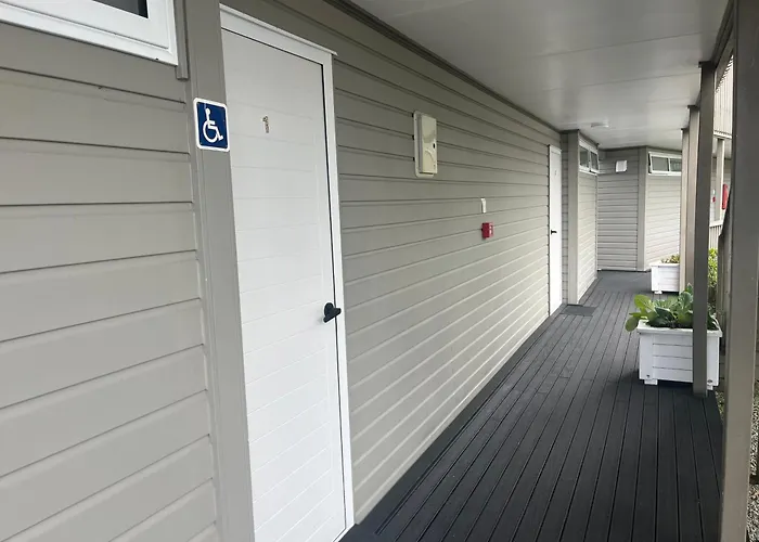Parakai Springs Motel