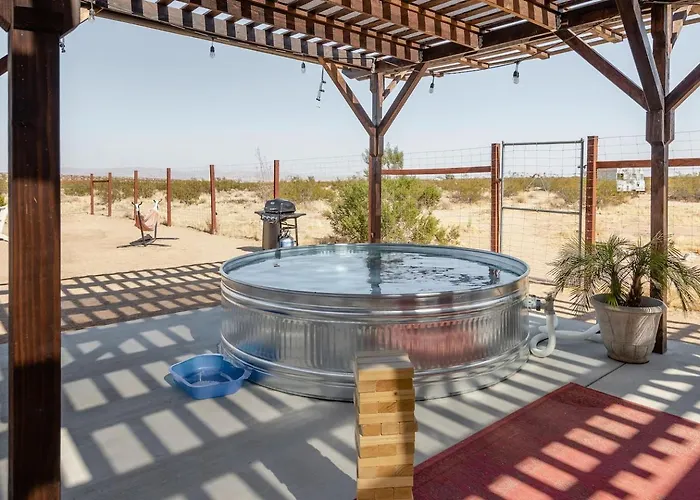 Airstream Desert Stay | Hot Tub, Views, Stargazing