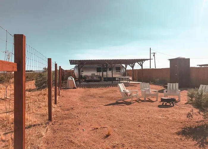 Airstream Desert Stay | Hot Tub, Views, Stargazing