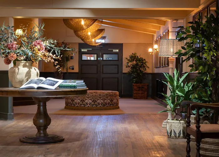 The Potters Heron - A Heartwood Inn
