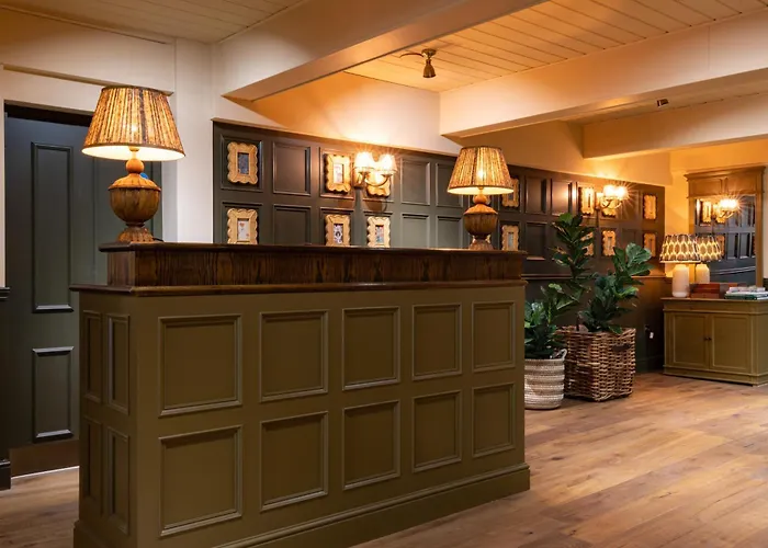 The Potters Heron - A Heartwood Inn
