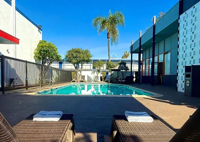 Days Inn By Wyndham Los Angeles Lax Airport Stadium Area