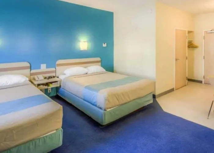 Super 8 By Wyndham Estevan