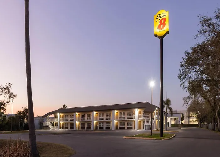 Super 8 By Wyndham Ellenton Bradenton Area