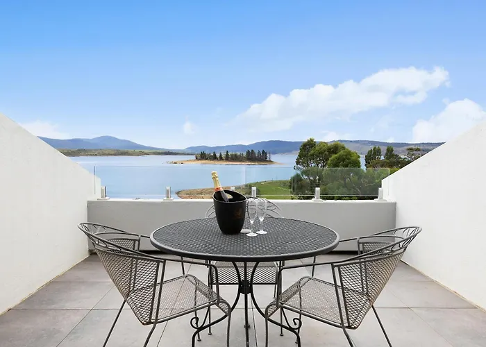 Horizons Lake Jindabyne