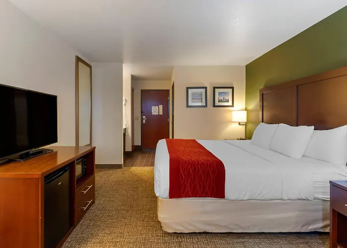 Comfort Inn & Suites Salem Northeast