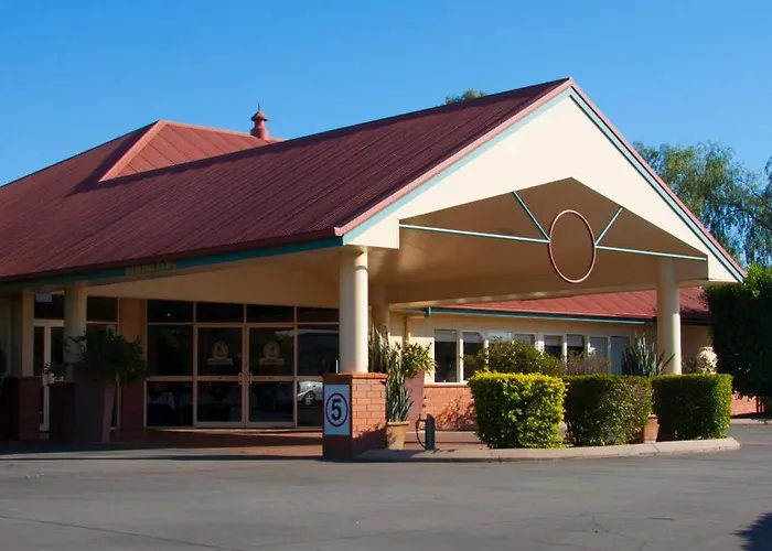 Emerald Explorers Inn