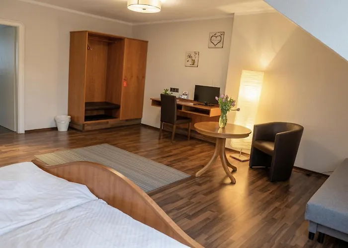 Private Rooms With Free Parking & 24H Self Check-In