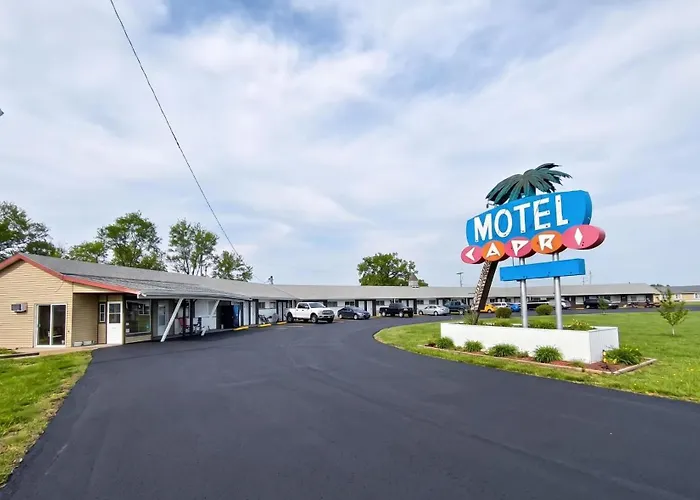 Capri Motel By Oyo Elwood, Wathena