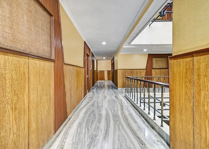 Belsons Taj Mahal Hotel