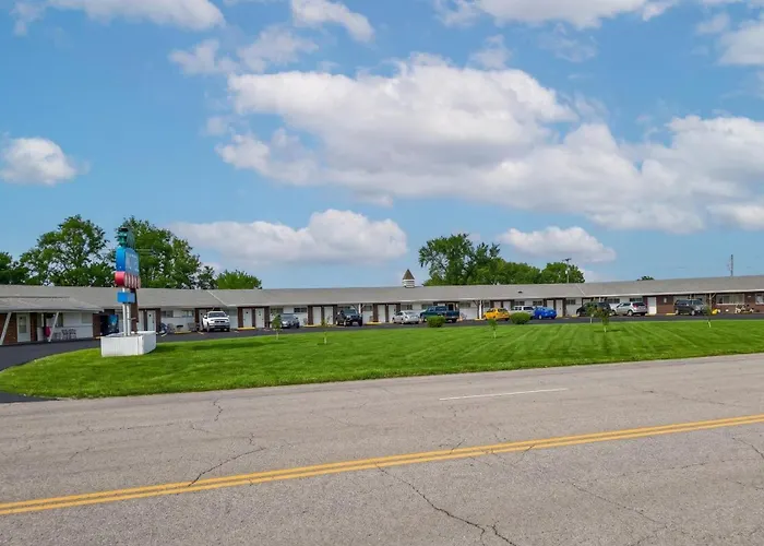 Capri Motel By Oyo Elwood, Wathena