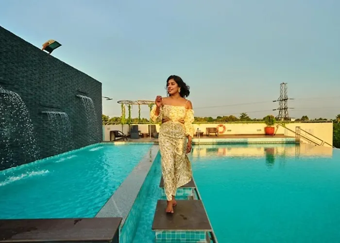 Flora Airport Hotel And Convention Centre Kochi