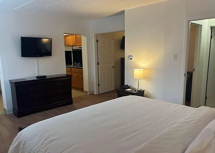 Ramada By Wyndham Butler/Tesla Biohealing Resort 