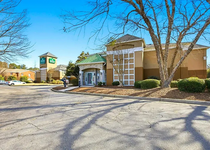 Hometowne Studios By Red Roof Atlanta - Peachtree Corners