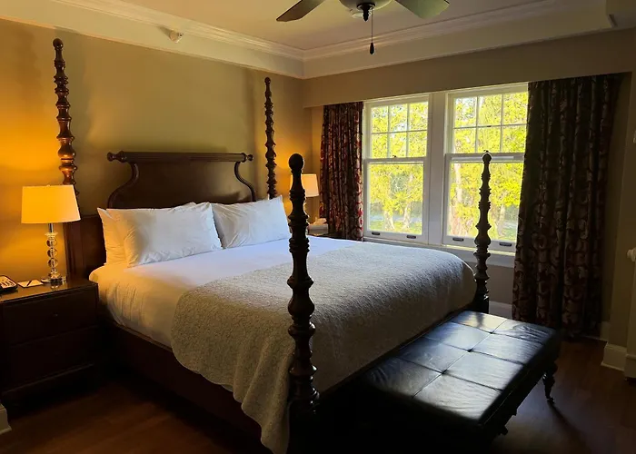 Crown Mansion Boutique Hotel & Villas