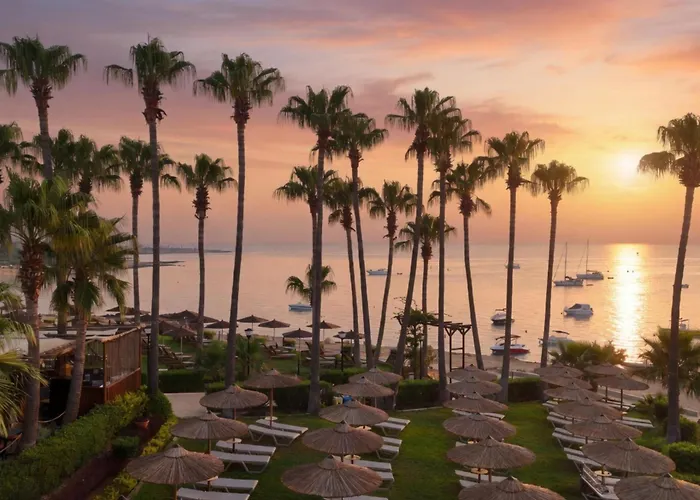 Cavo Maris Beach Hotel & Suites