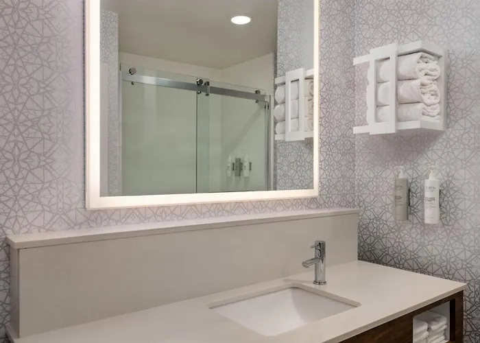 Hampton Inn & Suites West Bend