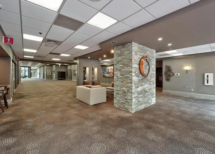 Doubletree By Hilton Bloomington